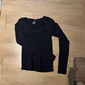 Athleta V-Neck Long Sleeve Ribbed workout top